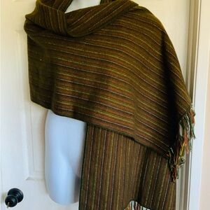 NWOT….ARTESANIAS YANA…alpaca wool wrap